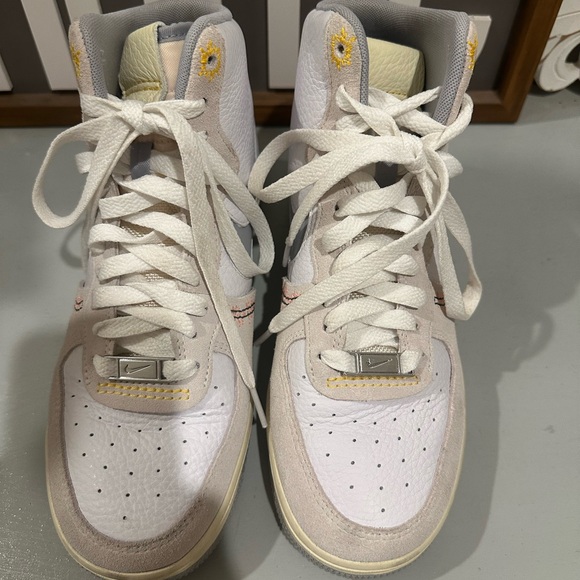Nike Air Force 1 High‎ Sculpt We’ll take it from here
Size W6.5
Preowned - Picture 7 of 10